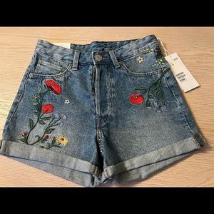 H&M high waisted shorts with floral detail.